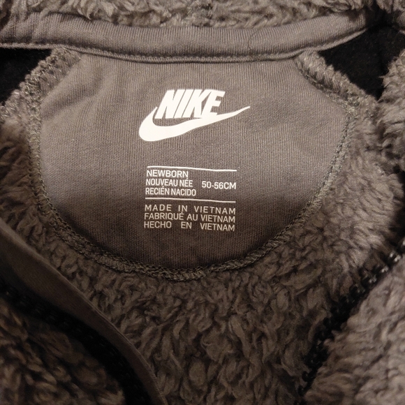 Nike shepra newborn suit - Picture 2 of 6